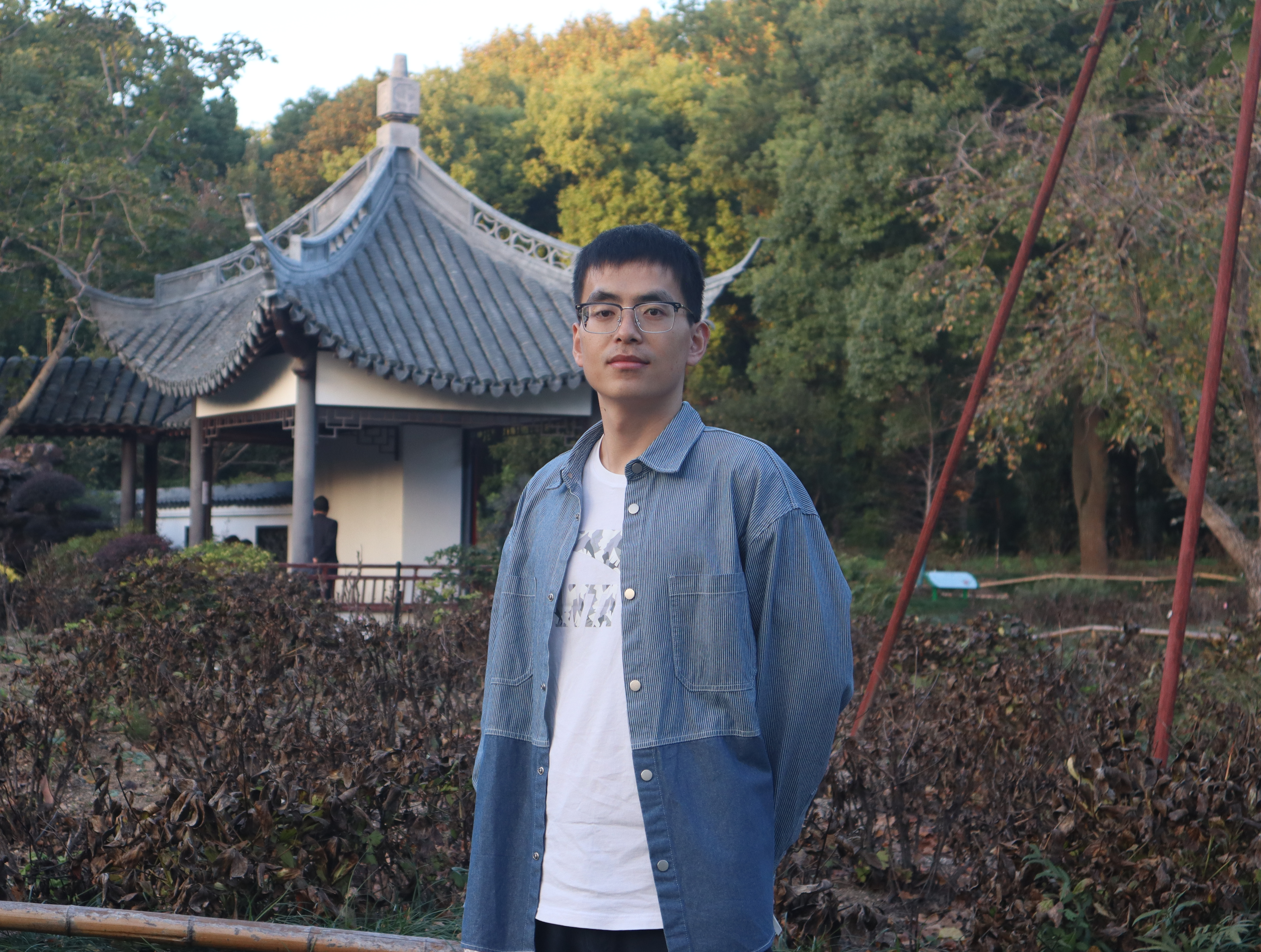 43_其他照片_3 个人生活照.png