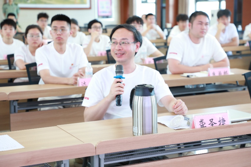 1754052851287430.jpg 图3 龚圣捷老师现场交流_resized.JPG