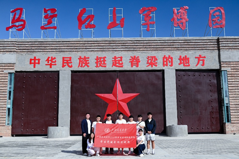 1754052889906520.jpg 图4 军博园合影_resized.jpg