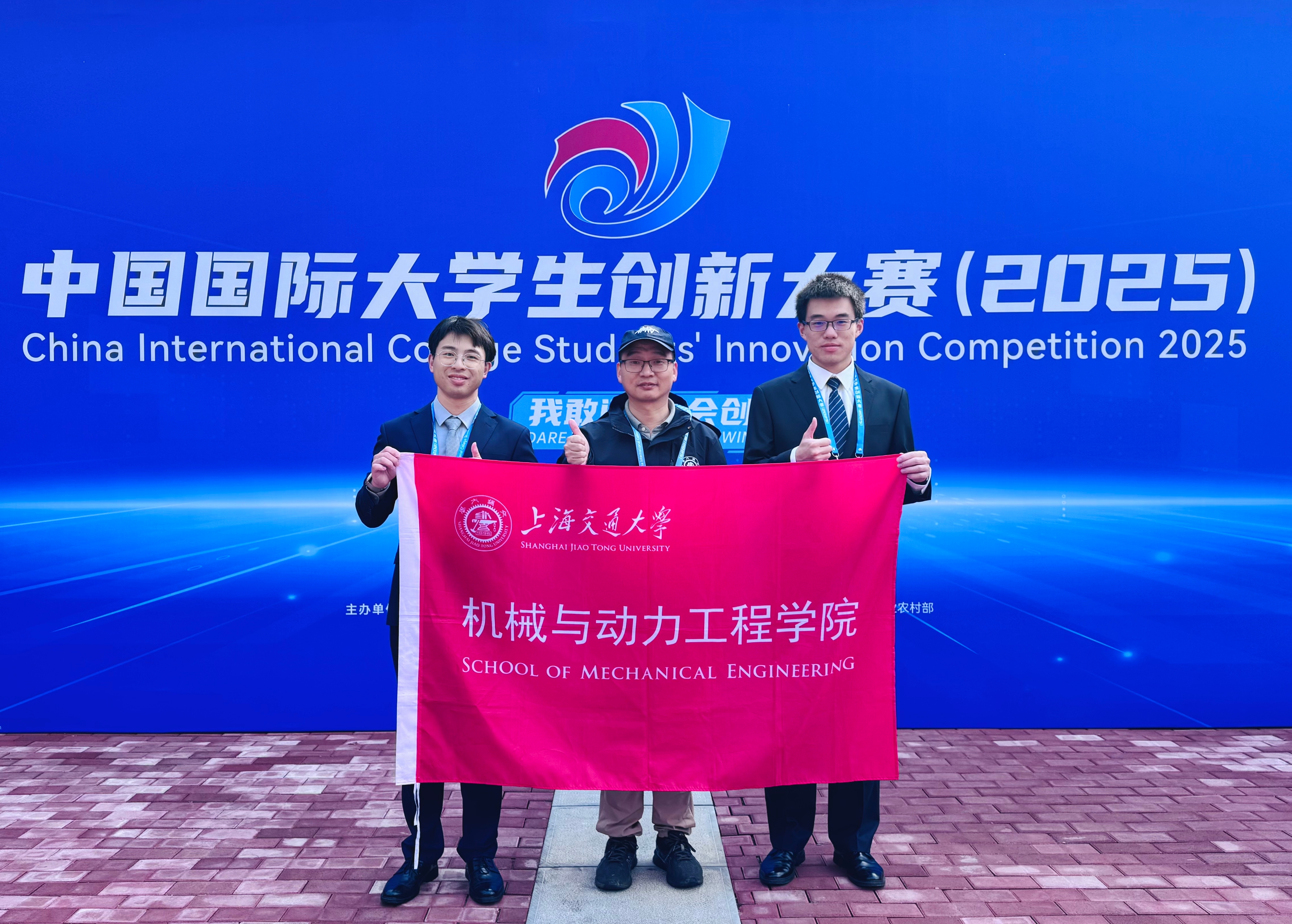 1760608707652034.jpg 图5 核芯智控团队合照_副本.jpg