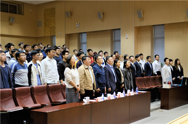 1619139481364725.jpg 图2-齐唱国歌.jpg