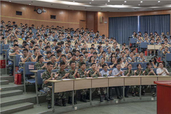 1640086047333808.jpg 现场座位合照.jpg