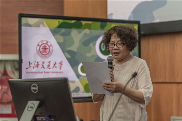 1640086103670483.jpg 家长代表发言.jpg