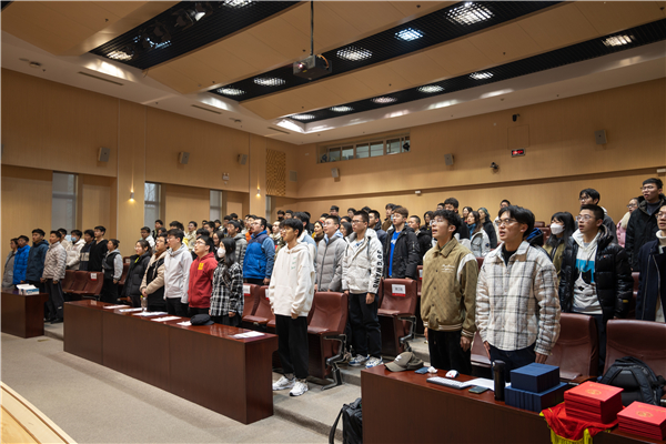 图1 奏唱国歌.jpg