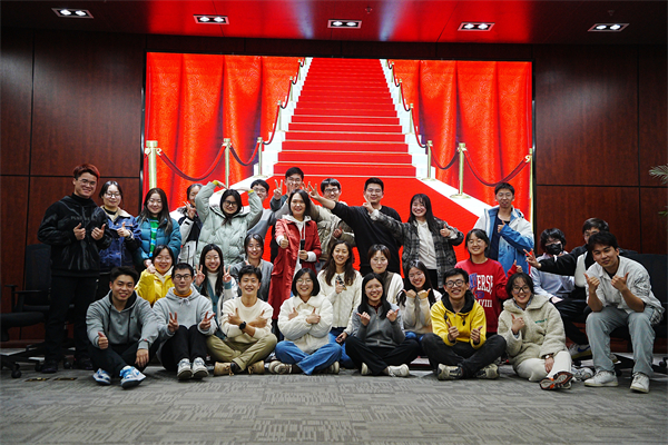 1677834323524496.jpg 合影.jpg