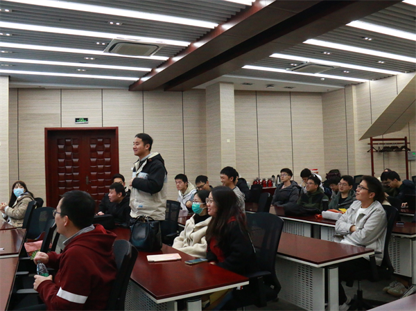 1680009537574123.png 图 7 系所同学抢答问题.png