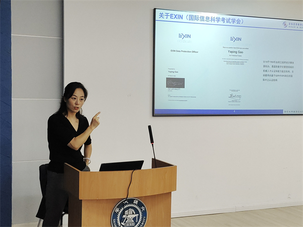 1698767105219496.jpg 图2 嘉宾.jpg