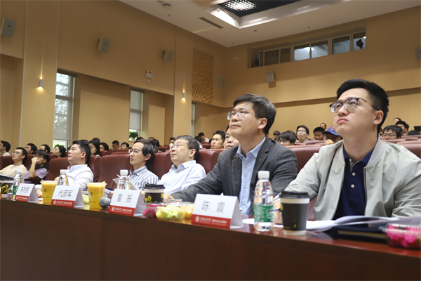 1698767687350073.jpg 图3 评委倾听.jpg