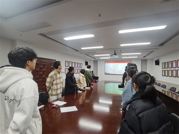 1700052266364220.jpg 图3+集体奏唱国际歌.jpg