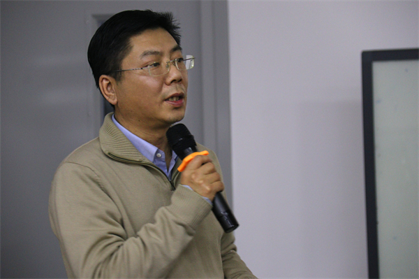 图2 欧阳华老师介绍.jpg