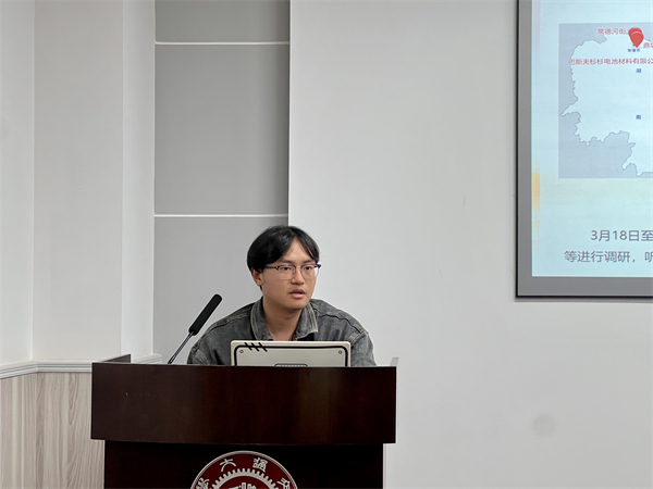 1714396238986936.jpg 图3 邓畅做党课分享.jpg