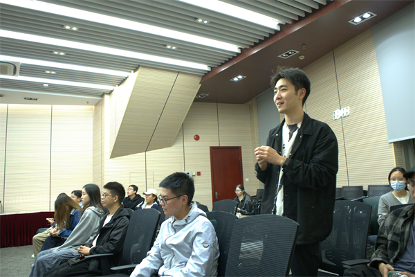 图片4 同学提问.jpg