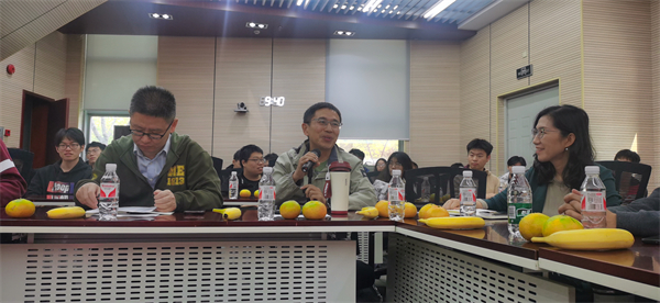 1730816302421242.jpg 图5 青年教师发言.jpg