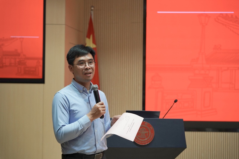 图1 熊进标主持会议_resized.JPG