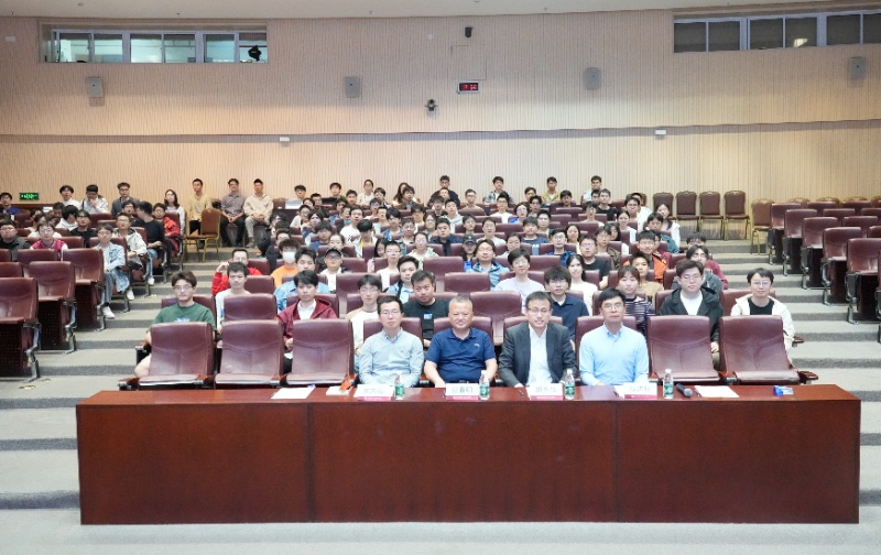 图8 主题党日全体合照_resized.jpg