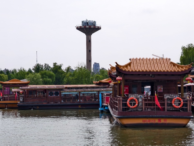 图二 湖心岛参观_resized.jpg