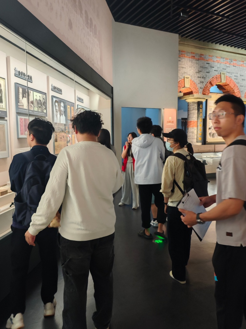 1748608304237642.jpg 图1 参观展厅_resized.jpg