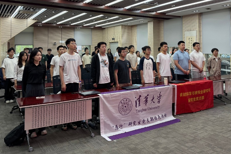 1750171321813022.jpg 图2 全体奏唱国歌_resized.jpg