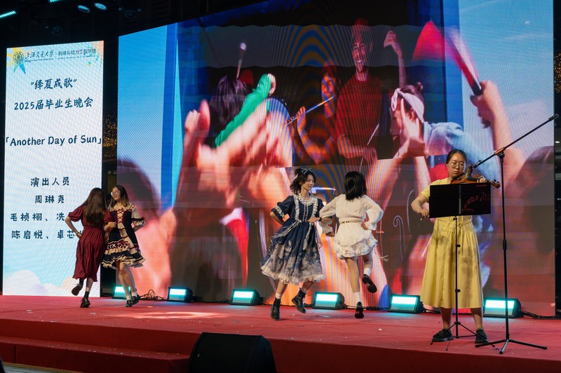 1751116004993637.jpg 图20+Another+Day+of+Sun.jpg