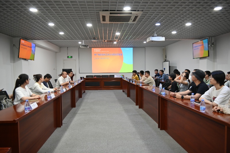 1752544235611623.jpg 图4 座谈会_resized.JPG