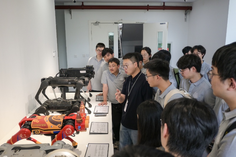 1 参观_resized.jpg