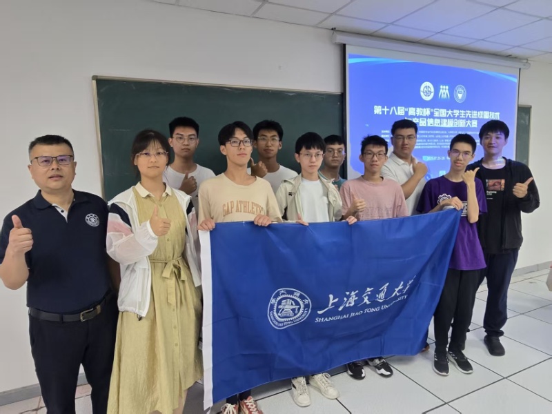 1756603313249248.jpg 图:主赛道师生合影_resized.jpg