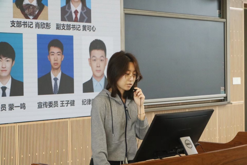 图8 团支书肖欣彤发言_resized.jpg